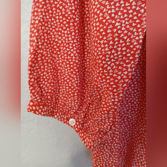 💚5/$25 LOFT Red & White Heart Print Ruffled Long Sleeve V Neck Blouse Sz Medoum - Picture 2 of 7